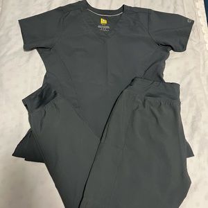 Women’s like new WonderWink scrub set